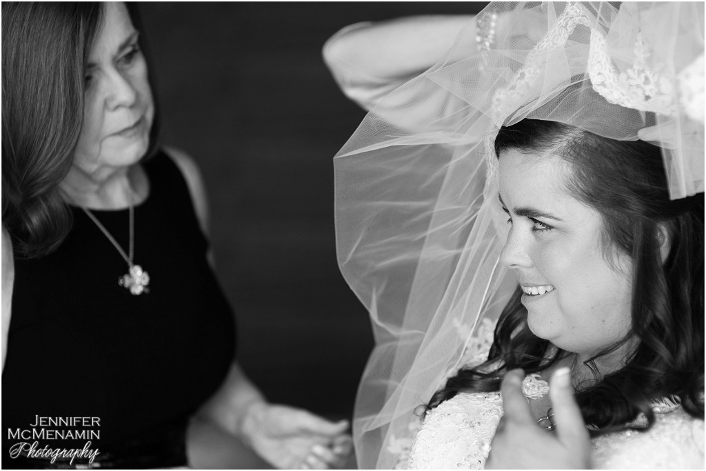 005-FinnanRichards_00659bw_Jennifer-McMenamin-Photography-Four-Seasons-Baltimore-wedding