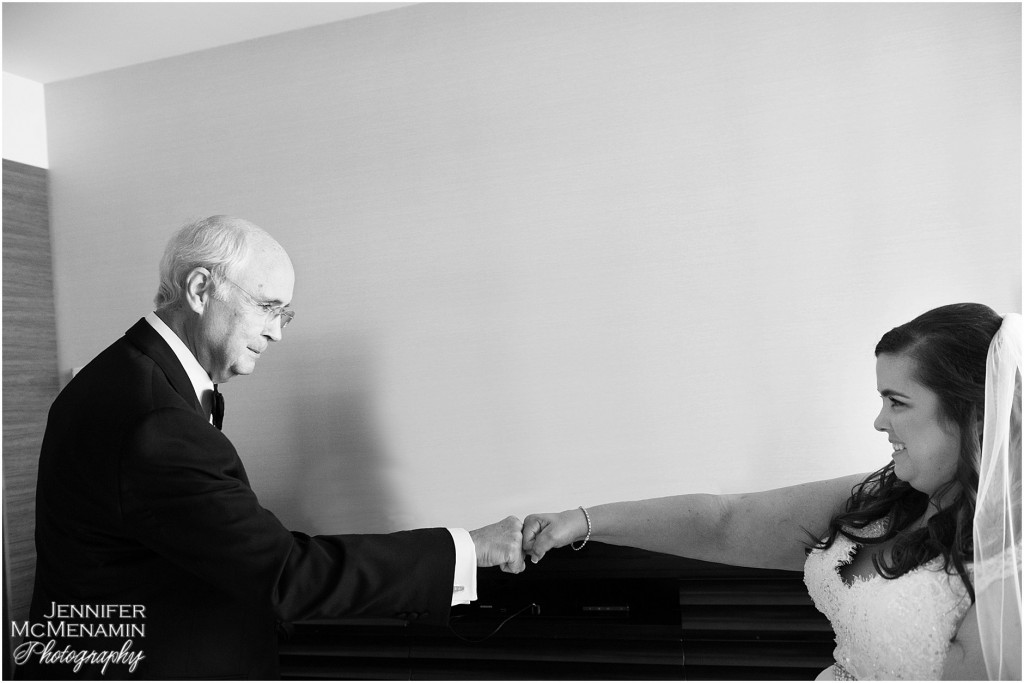 006-FinnanRichards_00697rtbw_Jennifer-McMenamin-Photography-Four-Seasons-Baltimore-wedding