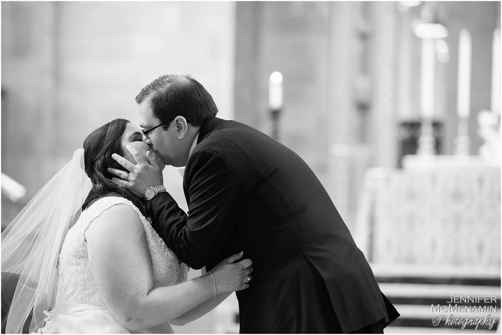 013-FinnanRichards_01336bw_Jennifer-McMenamin-Photography-Four-Seasons-Baltimore-wedding